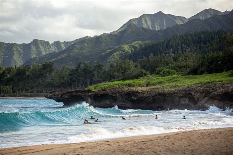 Understanding Nudism Laws in Hawaii